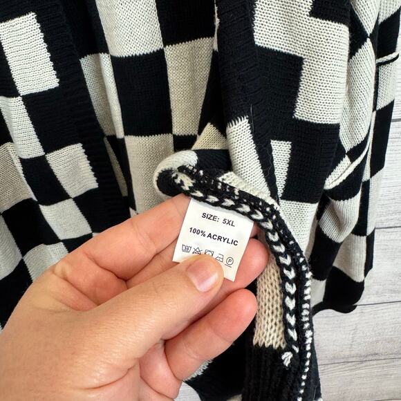 Shein Curve Plus Size Black & White Checkered Oversized Sweater Cardigan Size 5X - Picture 4 of 6